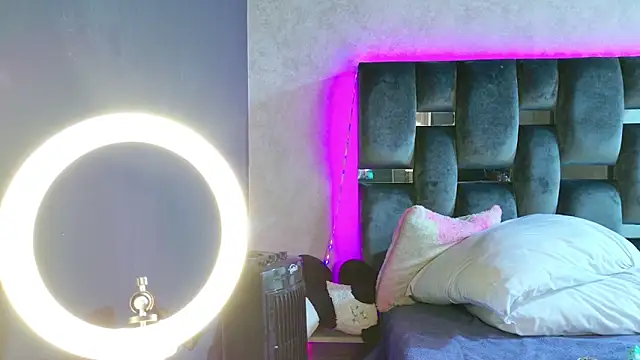 Taurito    online show from November 2025 10:03:02 PM