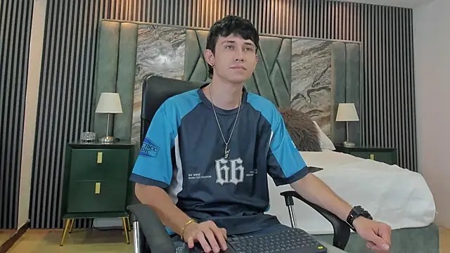 Snapshot of Michael_blue chatting on September 2025 07:50:02 PM Michael blue online show from September 2025 07:50:02 PM