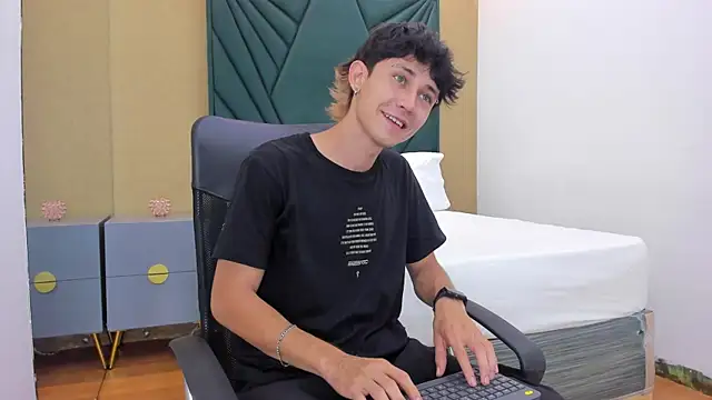 Michael blue online show from December 2025 12:13:02 PM