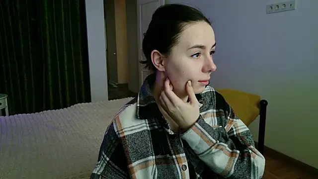 Snapshot of Di_na_Bell chatting on December 2025 06:43:01 AM Di na Bell online show from December 2025 06:43:01 AM