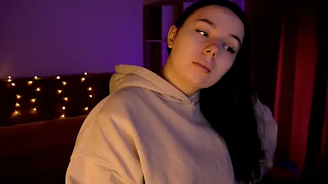 Snapshot of Di_na_Bell chatting on December 2025 06:44:01 AM Di na Bell online show from December 2025 06:44:01 AM