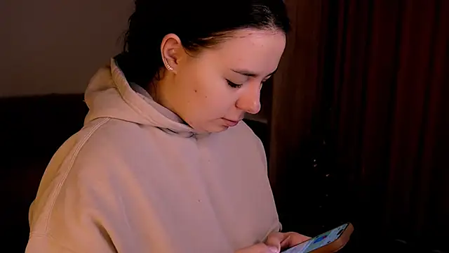 Snapshot of Di_na_Bell chatting on January 2026 06:49:01 AM Di na Bell online show from January 2026 06:49:01 AM