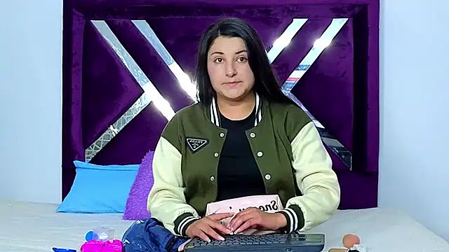 Snapshot of cuteeimy chatting on November 2025 06:08:01 PM cuteeimy online show from November 2025 06:08:01 PM