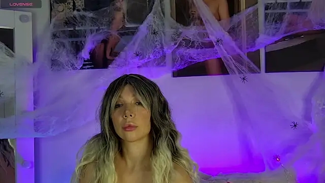 AlysonHuxley  online show from October 2025 05:51:02 PM