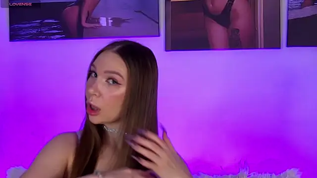 AlysonHuxley  online show from November 2025 04:30:02 PM