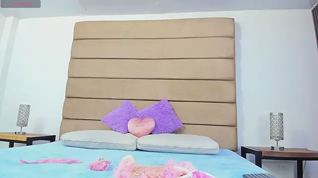 Snapshot of susan_elliot chatting on October 2025 08:31:01 PM susan elliot online show from October 2025 08:31:01 PM