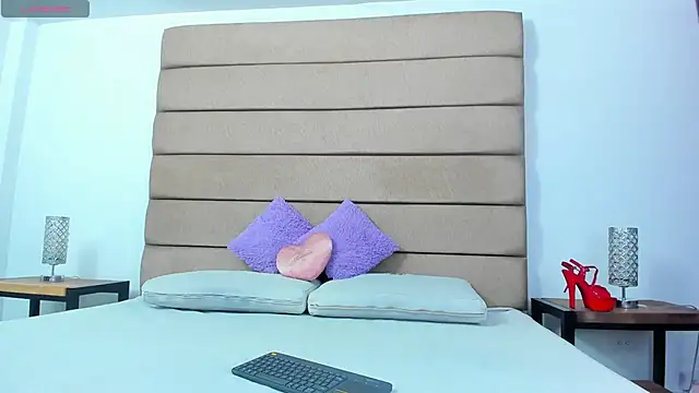 Snapshot of susan_elliot chatting on November 2025 08:09:01 PM susan elliot online show from November 2025 08:09:01 PM