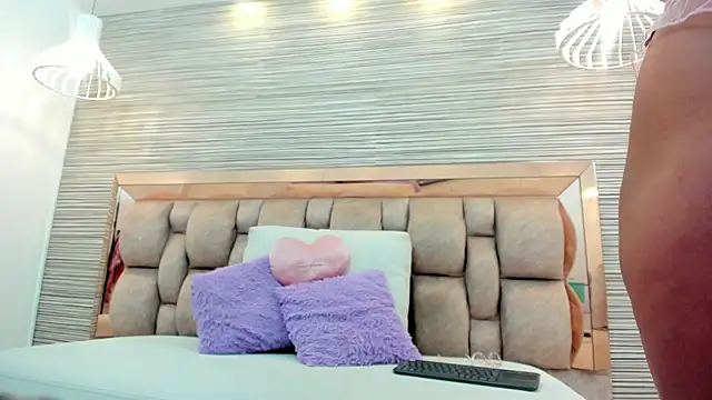 Snapshot of susan_elliot chatting on November 2025 11:32:02 AM susan elliot online show from November 2025 11:32:02 AM