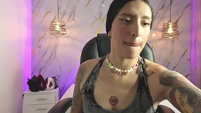 Scaarlettfox online show from December 2025 07:31:01 PM