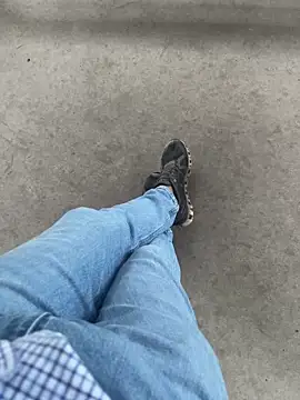 Snapshot of cyclone1212 chatting on April 2026 10:53:02 AM cyclone1212 online show from April 2026 10:53:02 AM