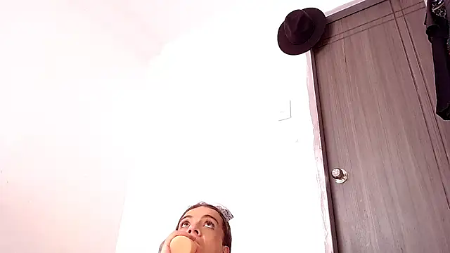 Snapshot of saara_johnson496 chatting on November 2025 07:10:01 PM saara johnson496 online show from November 2025 07:10:01 PM