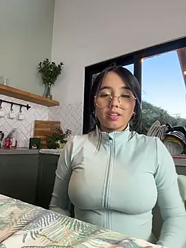 Snapshot of Michelle_Zoe chatting on April 2026 10:59:01 PM Michelle Zoe online show from April 2026 10:59:01 PM