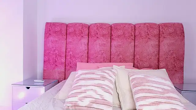 emmacurvy online show from November 2025 03:07:01 AM