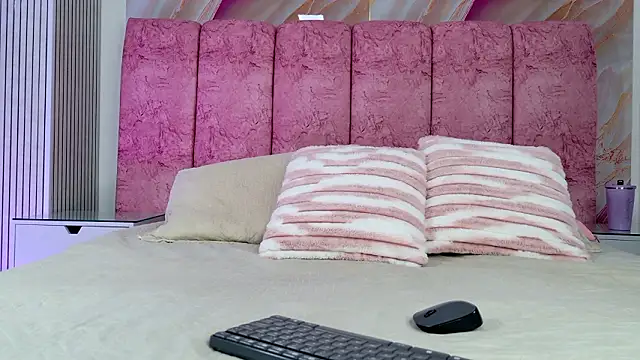 emmacurvy online show from February 2026 03:04:01 AM