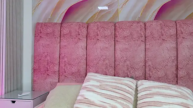 emmacurvy online show from February 2026 03:13:01 AM