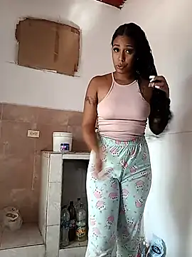 Snapshot of Fernanda30 chatting on November 2025 02:43:02 PM Fernanda30 online show from November 2025 02:43:02 PM