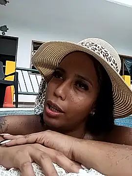 Snapshot of Fernanda30 chatting on November 2025 06:19:02 PM Fernanda30 online show from November 2025 06:19:02 PM