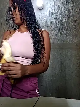 Snapshot of Fernanda30 chatting on November 2025 03:03:02 PM Fernanda30 online show from November 2025 03:03:02 PM