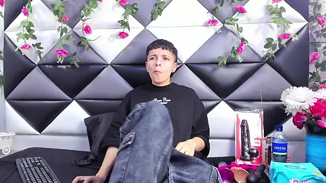 Megan Thompson  online show from September 2025 02:24:02 AM