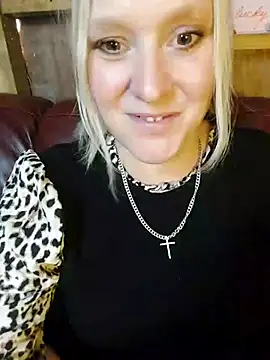 Bouncy-Bella28X online show from November 2025 12:26:01 PM