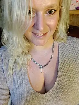 Bouncy-Bella28X online show from November 2025 12:17:01 PM