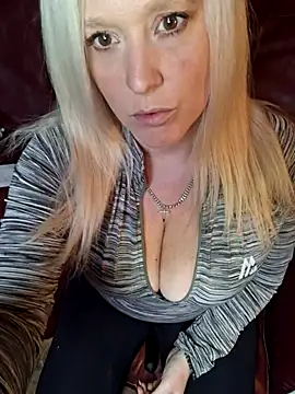 Bouncy-Bella28X online show from February 2026 03:23:02 PM