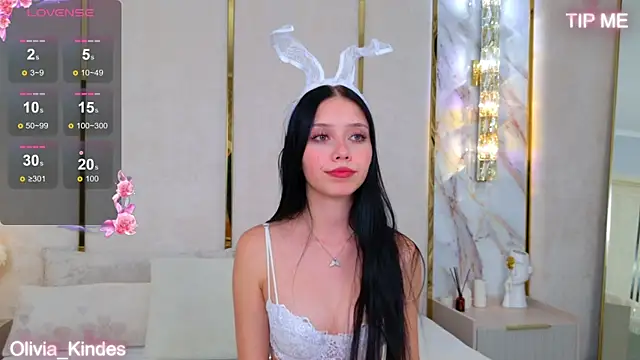 Olivia Kindes online show from September 2025 05:14:01 PM