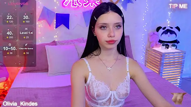 Olivia Kindes online show from October 2025 04:59:02 PM