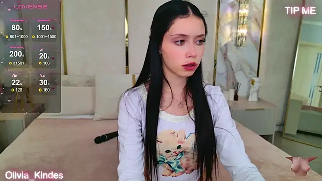 Olivia Kindes online show from October 2025 05:01:01 PM