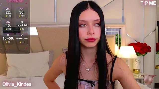Olivia Kindes online show from October 2025 05:02:02 PM