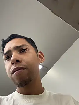 Oqui online show from April 2026 07:19:02 PM