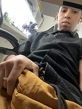 Oqui online show from April 2026 09:32:01 PM