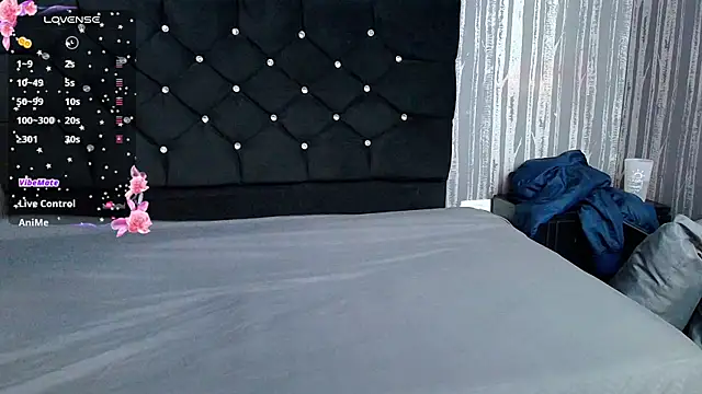 Alicee Moonn online show from October 2025 07:07:02 PM