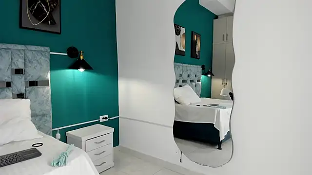 Snapshot of tamara_lovv chatting on December 2025 12:23:02 PM tamara lovv online show from December 2025 12:23:02 PM