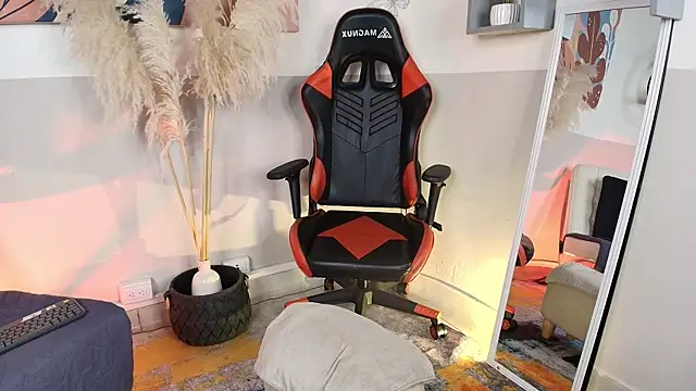 Snapshot of DivaFlamme chatting on March 2026 10:44:01 PM DivaFlamme online show from March 2026 10:44:01 PM