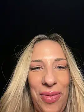 Snapshot of SweetBella95_ chatting on July 2026 11:00:01 PM SweetBella95 online show from July 2026 11:00:01 PM
