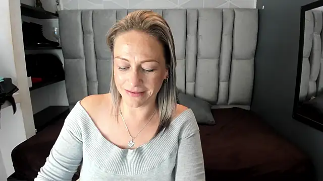 Charlot milf online show from January 2026 05:27:02 PM