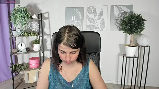 Snapshot of MartaEdams chatting on June 2026 05:12:01 AM MartaEdams online show from June 2026 05:12:01 AM