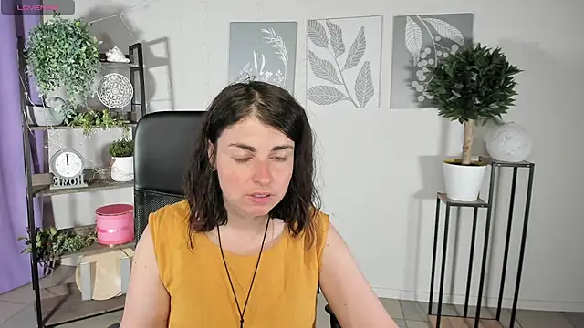 Snapshot of MartaEdams chatting on June 2026 05:15:01 AM MartaEdams online show from June 2026 05:15:01 AM