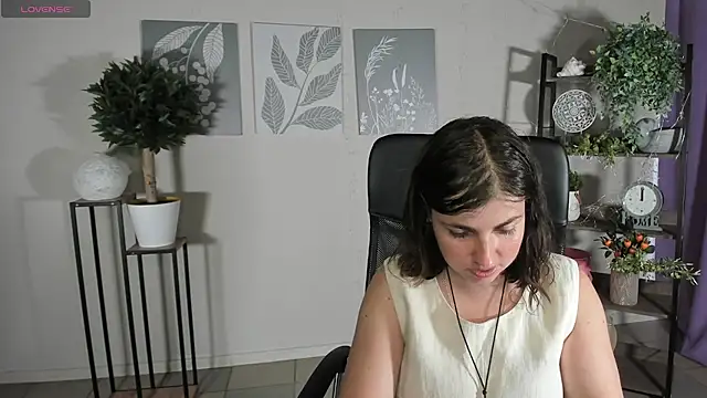 Snapshot of MartaEdams chatting on June 2026 05:35:01 AM MartaEdams online show from June 2026 05:35:01 AM