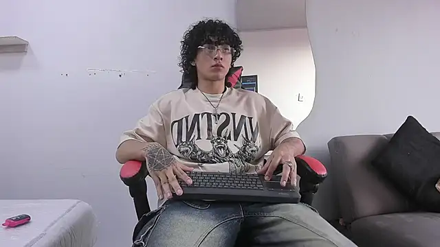 JackesTaylor online show from November 2025 09:11:01 PM