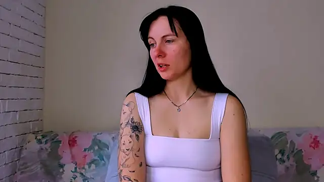 Snapshot of Elle_Pearl_ chatting on April 2026 07:45:01 AM Elle Pearl online show from April 2026 07:45:01 AM