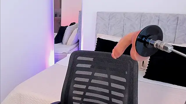 Taylormaxwell online show from January 2026 08:35:01 PM