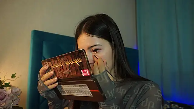 ywixos online show from September 2025 01:13:02 PM