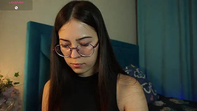 ywixos online show from October 2025 01:32:02 PM