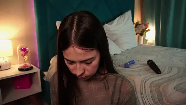 ywixos online show from April 2026 10:32:01 PM