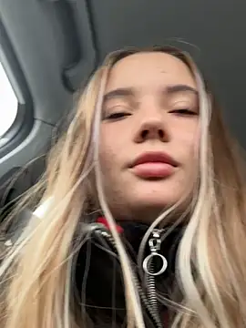 Snapshot of StephanieMur chatting on October 2025 04:20:02 AM StephanieMur online show from October 2025 04:20:02 AM