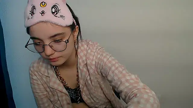 Snapshot of Sun_Shine__ chatting on March 2026 11:02:01 AM Sun Shine online show from March 2026 11:02:01 AM