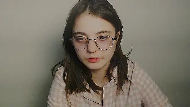 Snapshot of Sun_Shine__ chatting on April 2026 06:10:01 PM Sun Shine online show from April 2026 06:10:01 PM