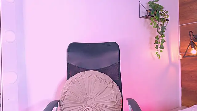 TiffValentinee  online show from November 2025 08:09:01 PM